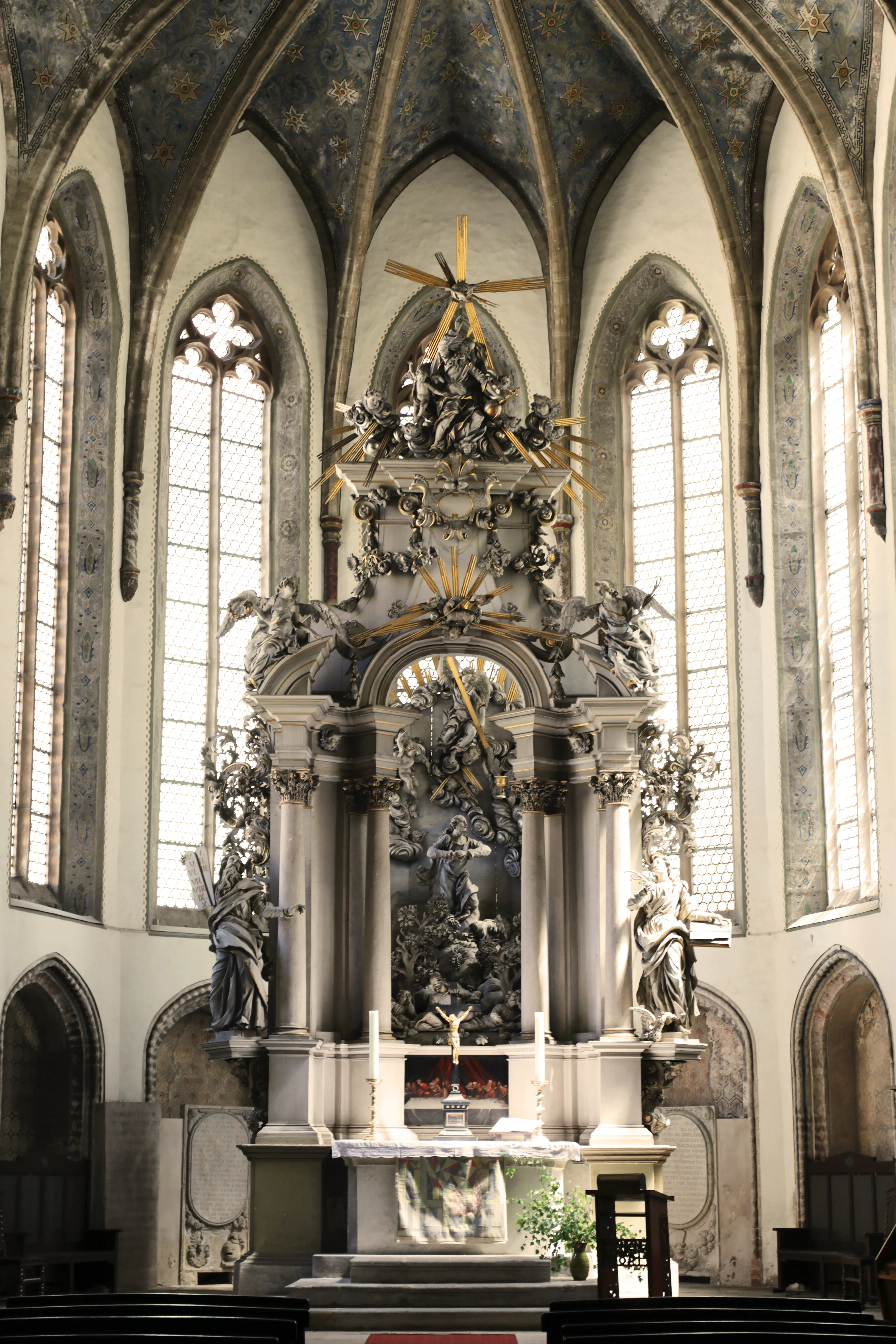 Hauptaltar im Chorraum, geschaffen 1713 vom Schnitzer und Bildhauer Caspar Gottlob von Rodewitz, Schüler von Balthasar Permoser (Architekt des Dresdener Zwinger)